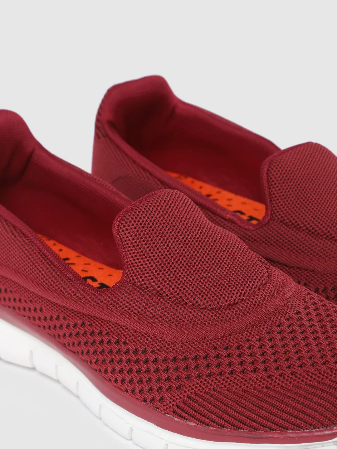 Women's Slyptuck Walking Maroon Footgear